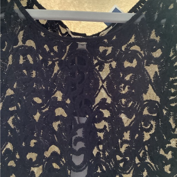 Capri Lace top see threw with embroidery. Pretty-split in back. Med NWT formal - Picture 10 of 16